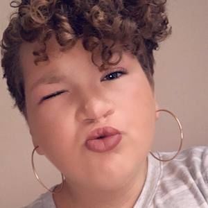 Meet your Posher, Chloe